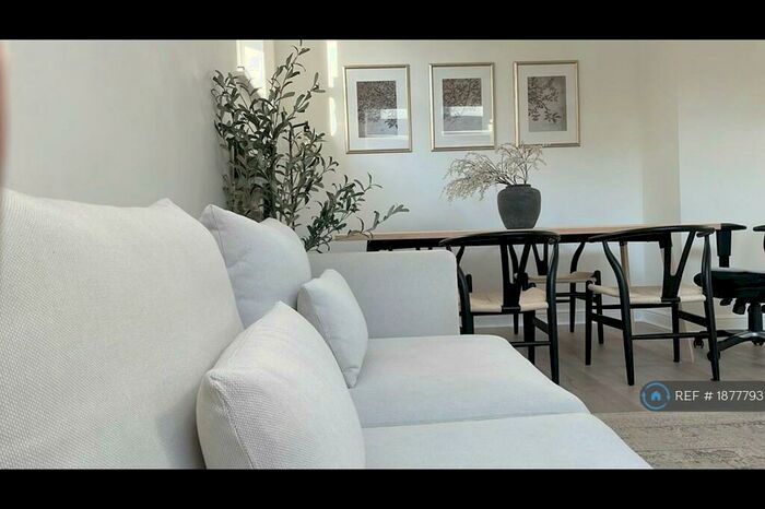 2 Bedroom Maisonette To Rent In Bunstone Hall, Dartford, DA2