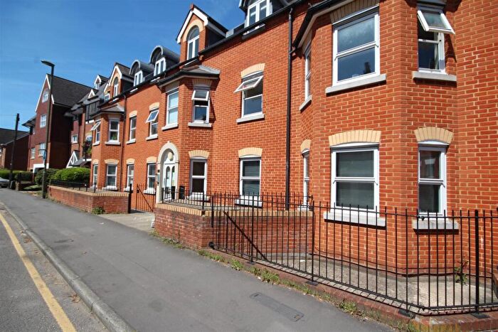 2 Bedroom Flat To Rent In Sydenham Road, Guildford, GU1