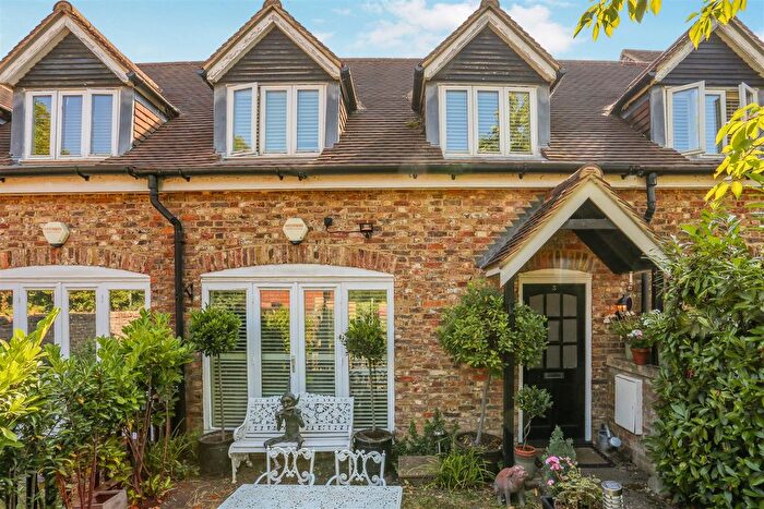 2 Bedroom Barn Conversion For Sale In Church Road, Wallington, SM6