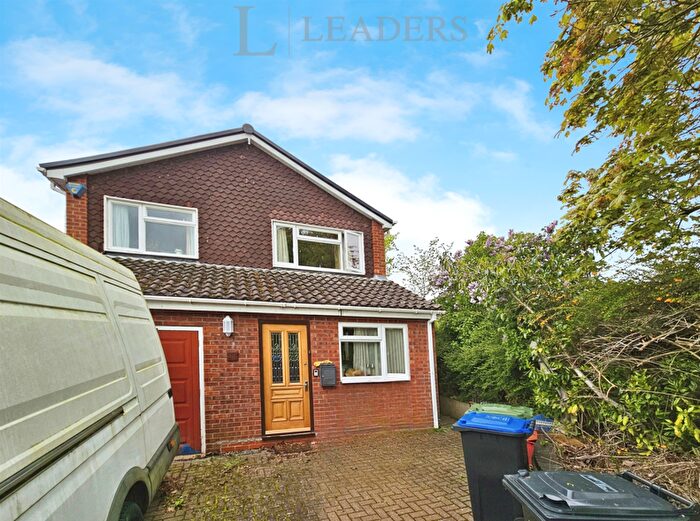 3 Bedroom Detached House To Rent In Berwick Close, Warwick, CV34