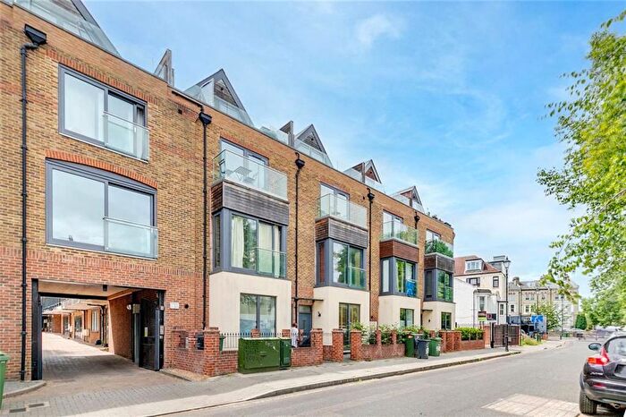 2 Bedroom Flat To Rent In Josephine Avenue, London, SW2