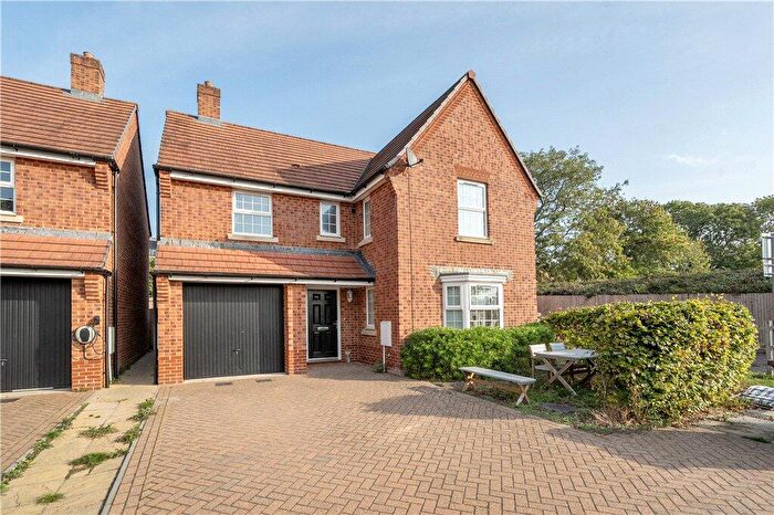 4 Bedroom Detached House For Sale In Scoreys Crescent, Ampfield, Romsey, Hampshire, SO51