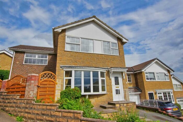 4 Bedroom Detached House For Sale In Templars Close, Halifax, HX4