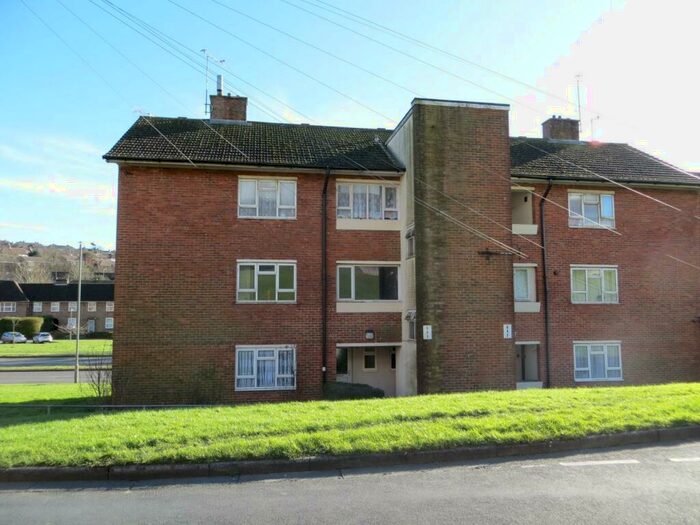 3 Bedroom Flat To Rent In Selsfield Drive, Brighton, BN2