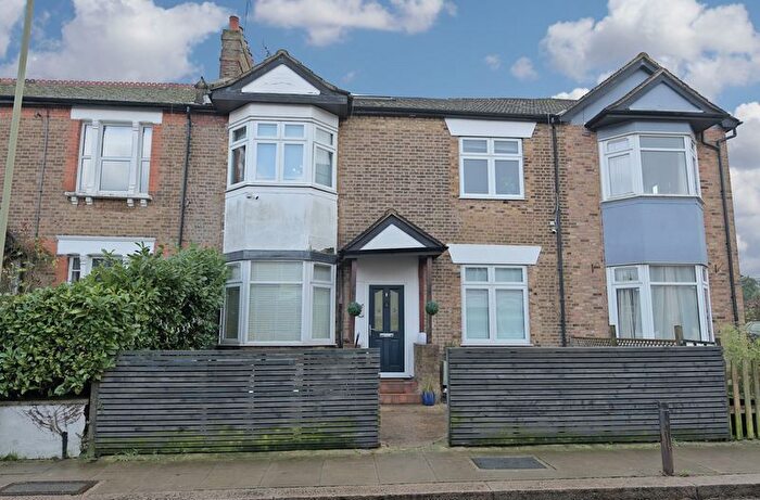 3 Bedroom Flat For Sale In Alston Road, Barnet, EN5
