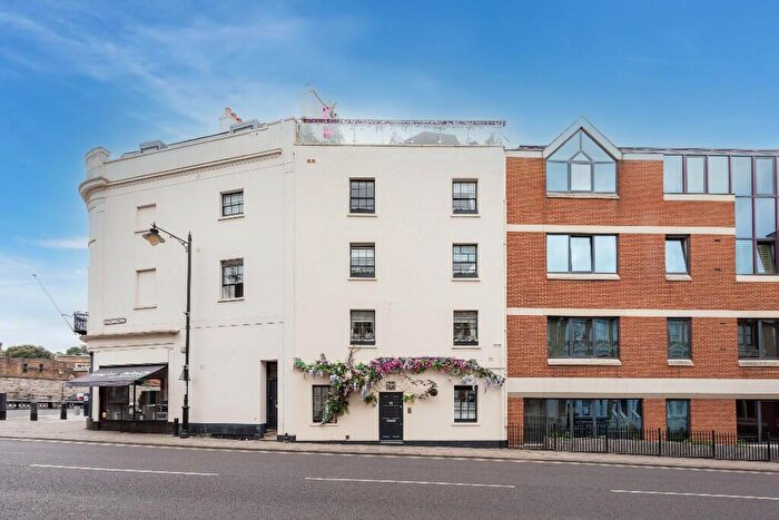 2 Bedroom Town House To Rent In By Park Street, Windsor, Berkshire, SL4