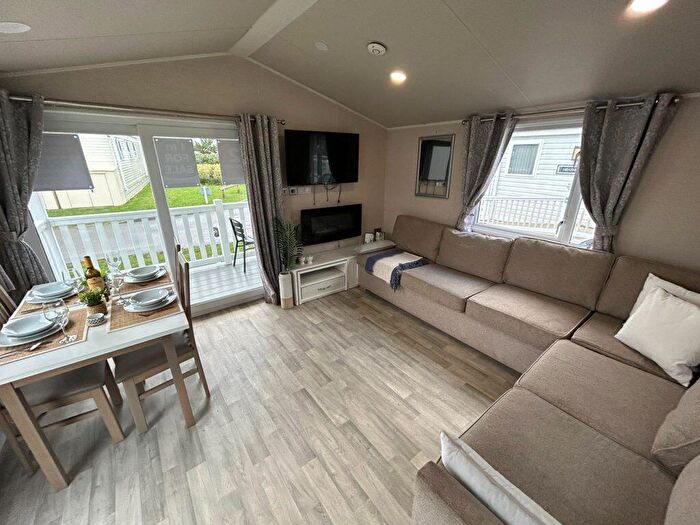 2 Bedroom Park Home For Sale In Birchington Vale Holiday Park, CT7