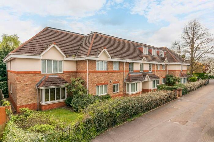 2 Bedroom Flat To Rent In Terrace Road, Walton-On-Thames, KT12