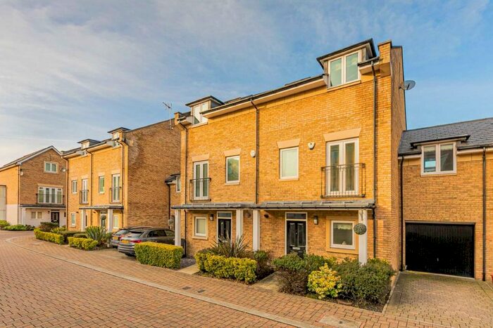 5 Bedroom Property To Rent In Marbaix Gardens, Isleworth, TW7