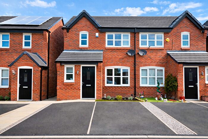 3 Bedroom Terraced House For Sale In Wildflower Close, Offerton, Stockport, SK2