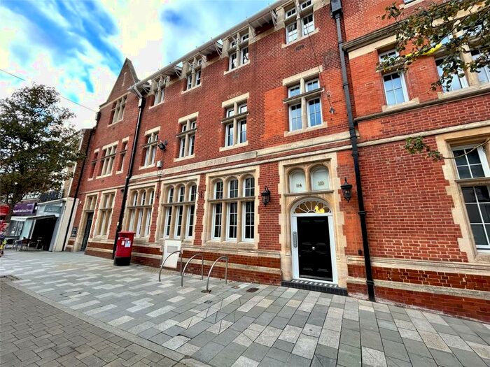 2 Bedroom Apartment To Rent In High Street, Maidenhead, Berkshire, SL6