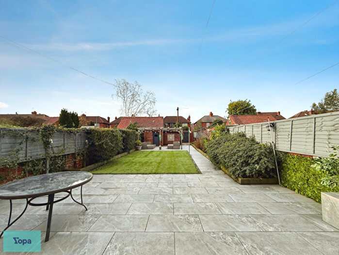 3 Bedroom Semi-Detached House For Sale In Carisbrooke Road, Doncaster, DN2