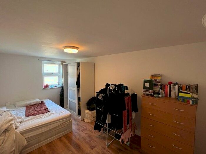 1 Bedroom Flat To Rent In Bethnal Green Road, London, E2