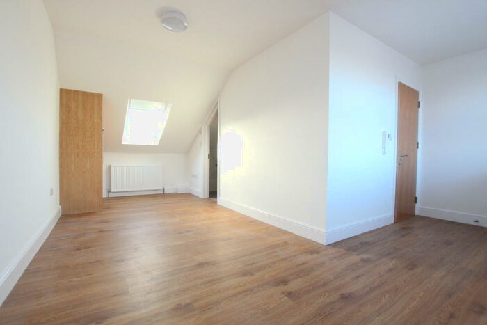 Studio To Rent In Blackstock Road, N4