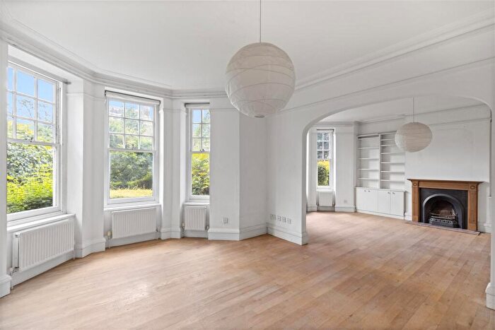 3 Bedroom Flat For Sale In Heath Mansions, The Mount, Hampstead, NW3