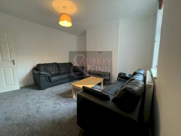 5 Bedroom Terraced House To Rent In Ridding Terrace, Nottingham, NG3