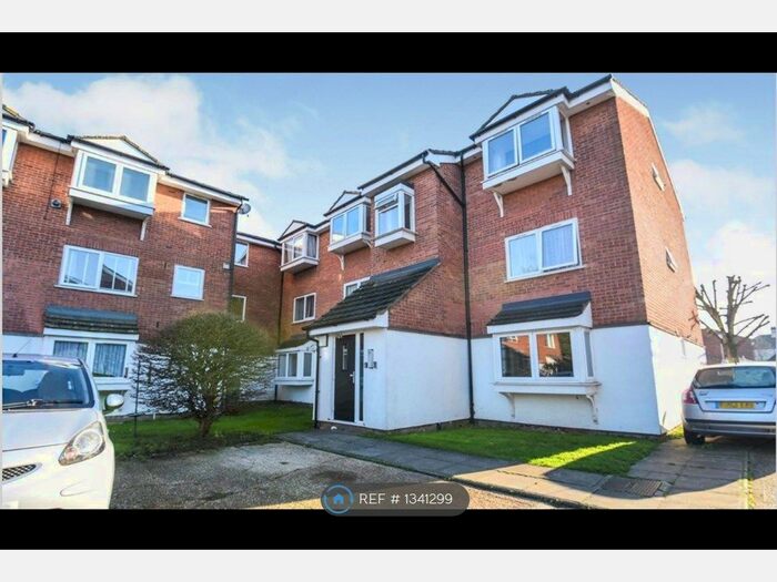 1 Bedroom Flat To Rent In Braithwaite Avenue, Romford, RM7