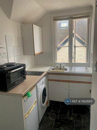 Studio To Rent In Baillie Road, Guildford, GU1