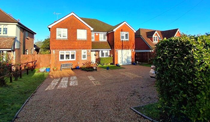 5 Bedroom Detached House For Sale In Kings Lane, Wrecclesham, Farnham, GU10