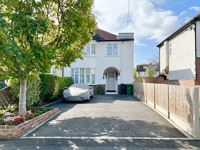 3 Bedroom End Of Terrace House For Sale In First Avenue, Ewell, KT19