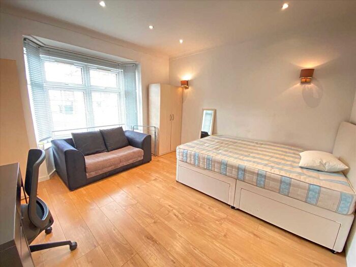 Property To Rent In St Andrews Road, Acton, W3