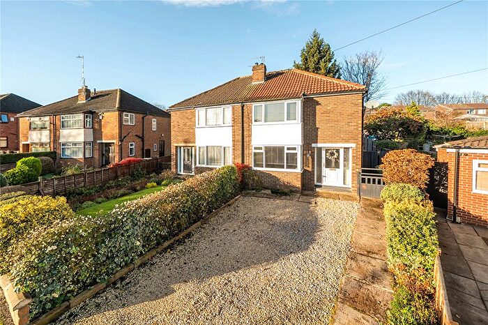 3 Bedroom Semi-Detached House For Sale In Lynwood Avenue, Woodlesford, Leeds, West Yorkshire, LS26