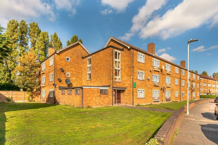 2 Bedroom Flat To Rent In Charlton Crescent, Barking, IG11