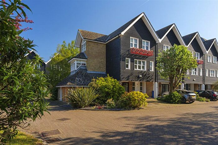 5 Bedroom Semi-Detached House For Sale In Faversham Reach, Faversham, ME13