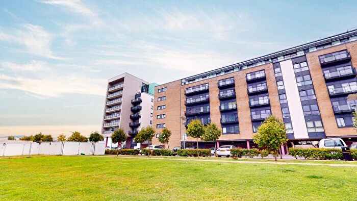 1 Bedroom Flat To Rent In Douglas House, Cardiff, CF11