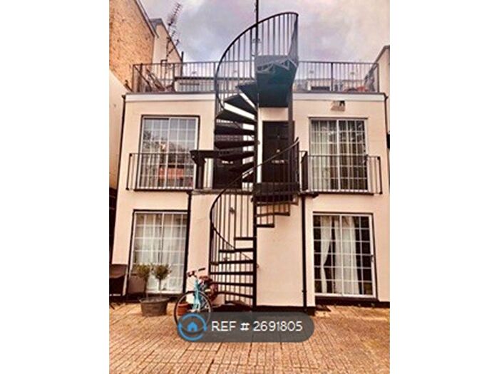 2 Bedroom Flat To Rent In Old Woolwich Road, Greenwich, Greater London, United Kingdom, SE10