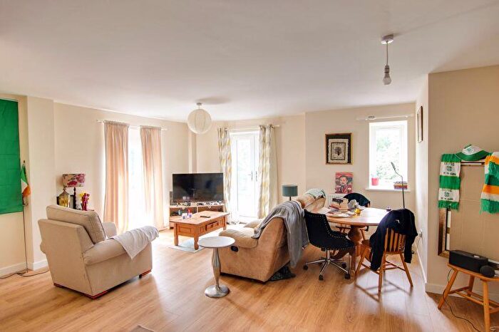 2 Bedroom Flat To Rent In Lower Bristol Road, Bath, BA2