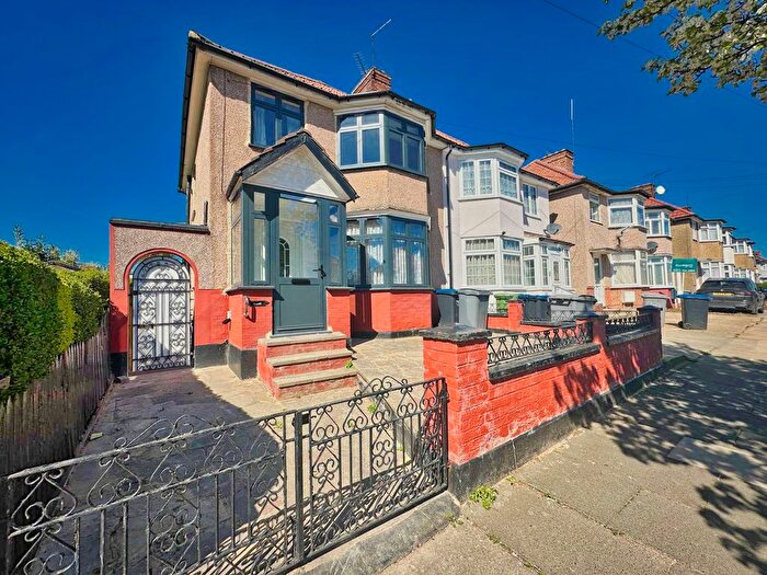 4 Bedroom Semi-Detached House To Rent In Chalfont Avenue, Wembley, HA9