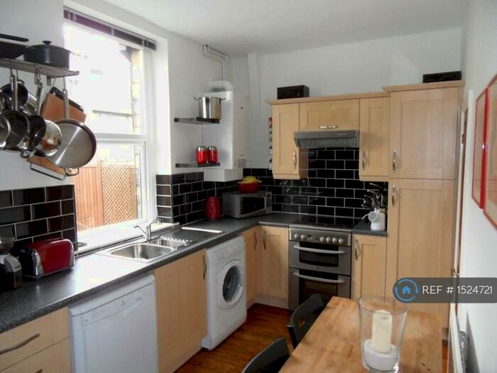 3 Bedroom Terraced House To Rent In Oakroyd Mount, Leeds, LS28