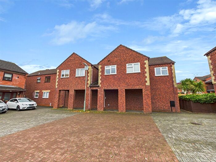 2 Bedroom Flat For Sale In Exbury Place, Worcester, Worcestershire, WR5