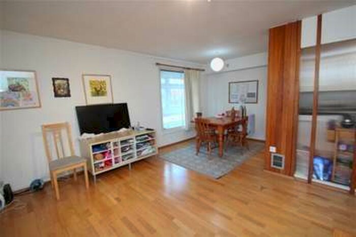 2 Bedroom Flat To Rent In Maresfield, Croydon CR0