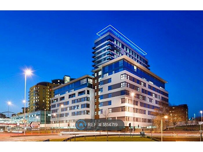 2 Bedroom Flat To Rent In Skyline Plaza, Basingstoke, RG21