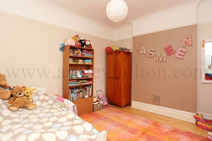2 Bedroom Flat For Sale In Elgin Avenue, London, W9