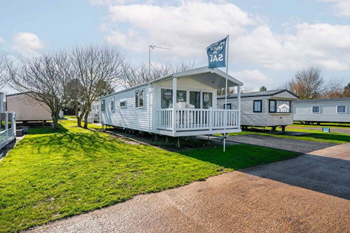 3 Bedroom Park Home For Sale In Coast Road, Corton, NR32