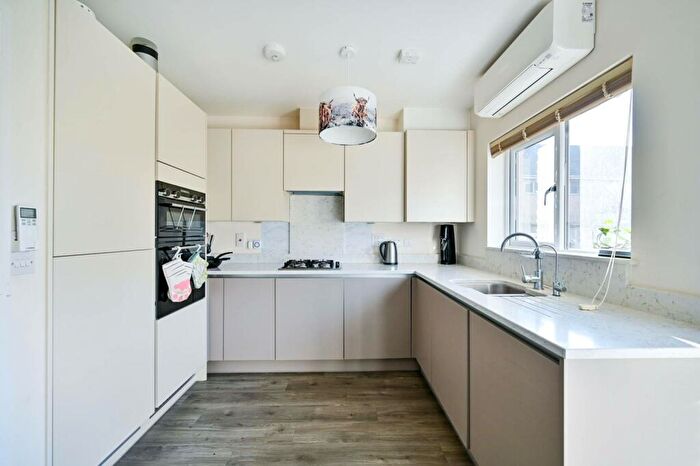 2 Bedroom End Of Terrace House To Rent In Wallingford Way, Maidenhead, SL6