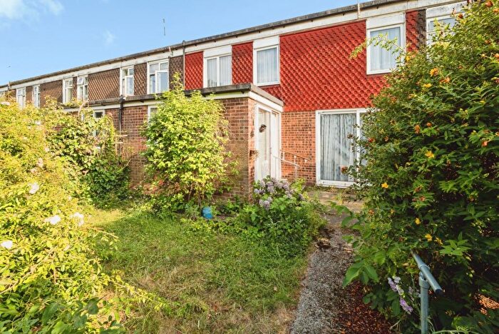 2 Bedroom House For Sale In Laburnum Close, Chingford, E4
