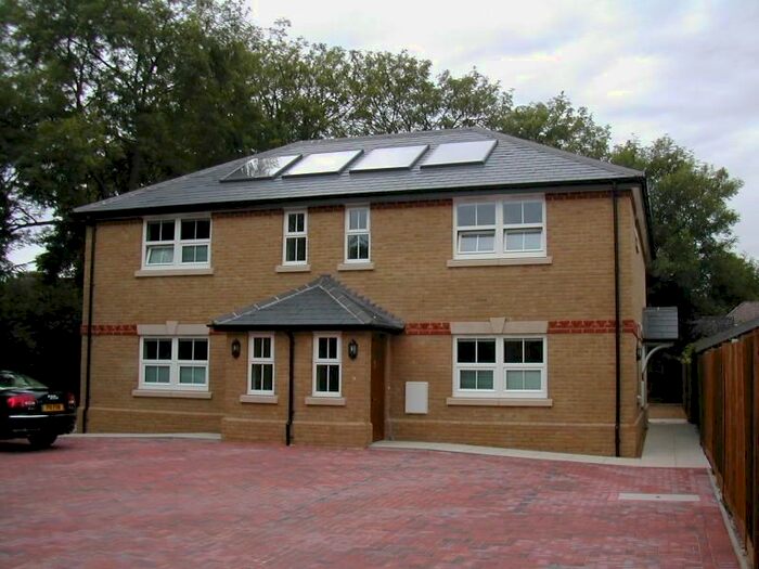 2 Bedroom Flat To Rent In Victoria Street, Englefield Green, Egham, Surrey, TW20