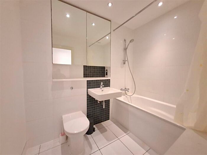 1 Bedroom Flat To Rent In Cotterells, Hemel Hempstead, HP1