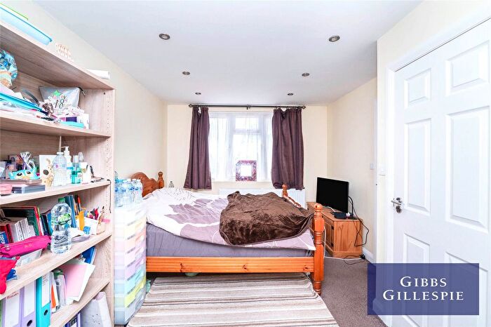 5 Bedroom Semi-detached House To Rent In Uneeda Drive, Greenford, UB6