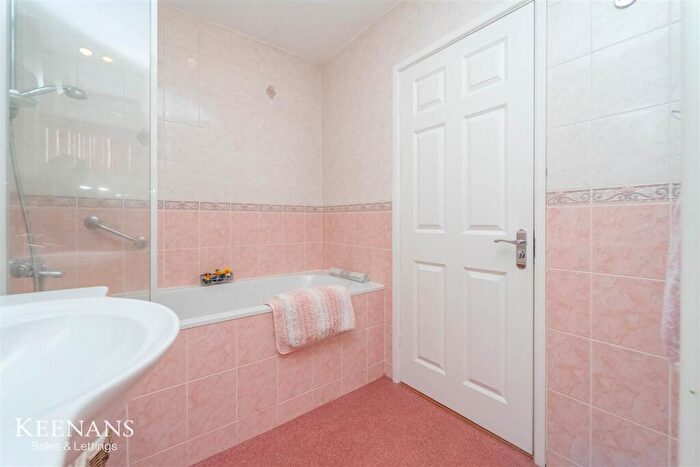 4 Bedroom Semi Detached House For Sale In Crosslands Road, Worsley, Manchester, M28