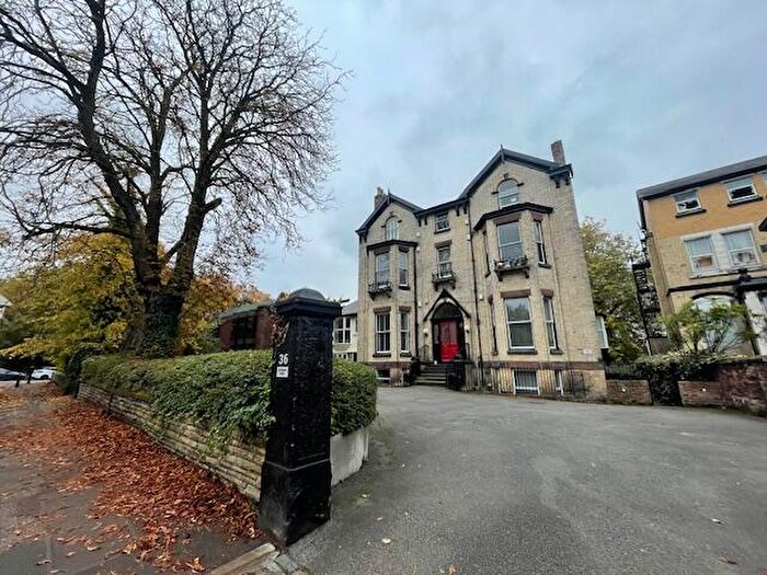 2 Bedroom Apartment To Rent In Alexandra Drive, L17