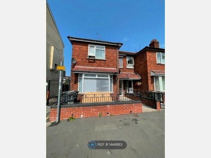 3 Bedroom Flat To Rent In Brook Street, Cardiff, CF11