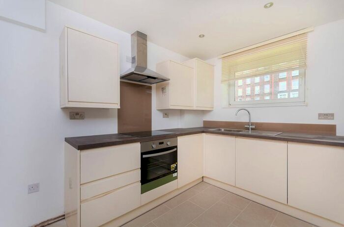 2 Bedroom Flat For Sale In Tabard Street, Borough, London, SE1