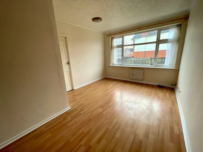 Studio To Rent In Lyndale Road, Whoberley, CV5