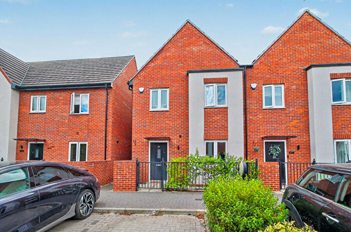 3 Bedroom Semi-Detached House For Sale In New Brunswick Way, Farnborough, GU14