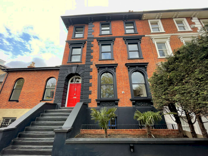 2 Bedroom Apartment To Rent In Southend Road, Beckenham, Kent, BR3